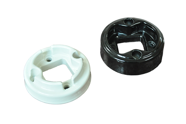 How does precision grinding ensure the flatness and parallelism of the ceramic base meet the requirements for eutectic chip bonding?
